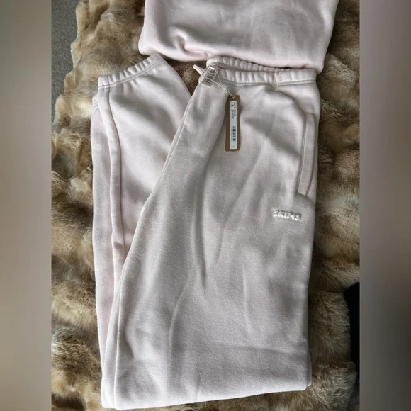 SKIMS Light Pink Hoodie and Jogger Set - Picture 4 of 11